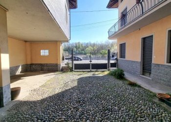 Cortile interno - Casa indipendente via Circonvallazione Ovest, 5, Lozzolo - foto 48