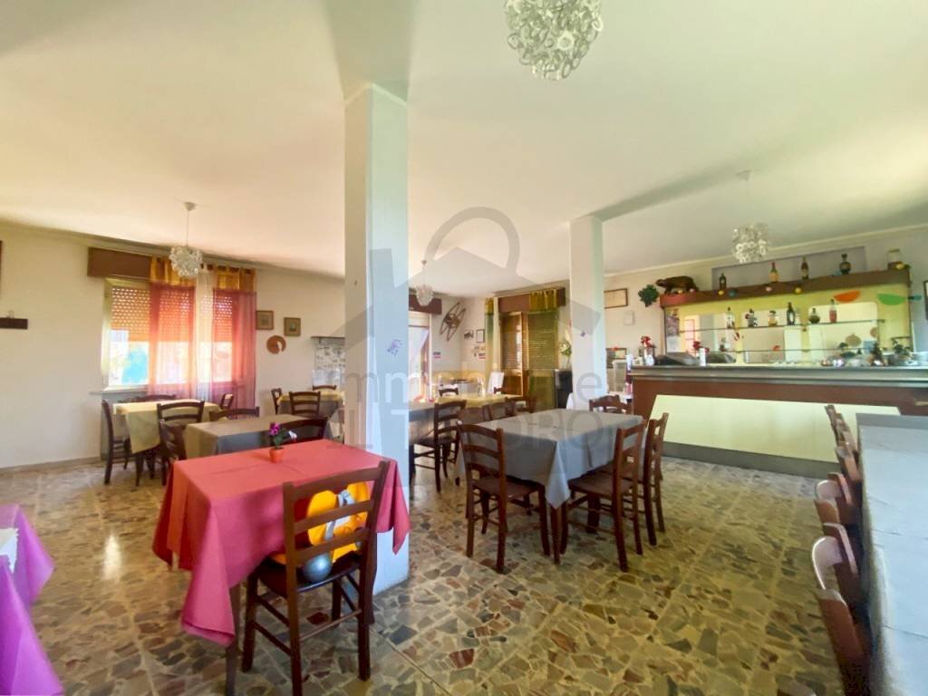 Soggiorno - Stabile - Palazzo Località Montetiffi, 25, Sogliano al Rubicone - foto 2