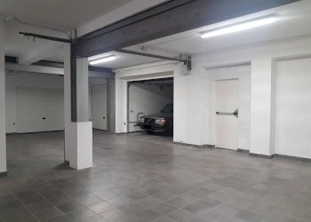 Interno non residenziale - Box via Ugo Lenzi, Bologna (zona Centro Storico) - foto 4