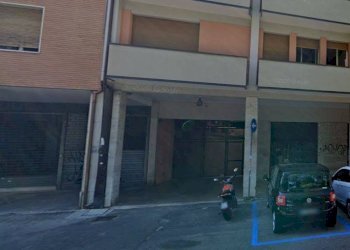 Facciata - Box via Ugo Lenzi, Bologna (zona Centro Storico) - foto 9