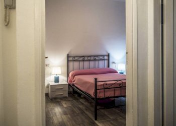 Camera da letto - Bilocale via Tobruk, 10, Milano (zona Lorenteggio) - foto 13