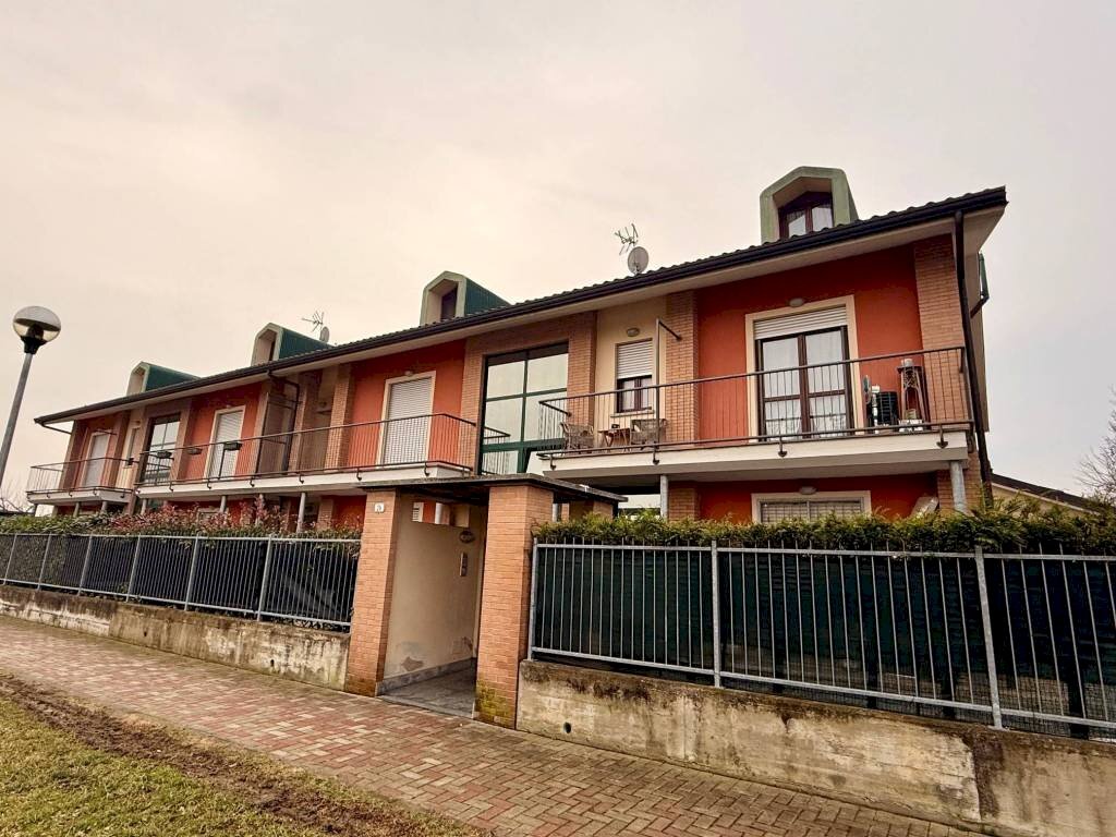 Facciata - Appartamento via Don Lorenzo Milani, 6, Carmagnola - foto 2