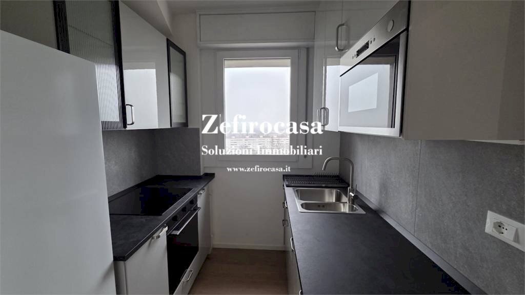 Salone - Four-room apartment Bologna (neighborhood San Donato) - photo 3