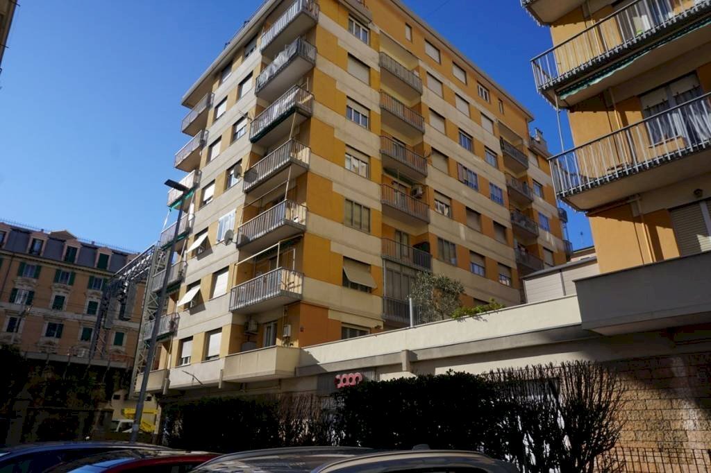 Facciata - Appartamento via Augusto Albini, 1, Genova (zona Sampierdarena) - foto 1