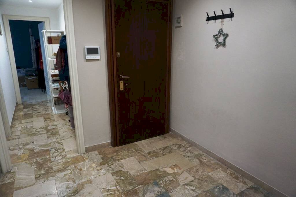 Corridoio - Appartamento via Augusto Albini, 1, Genova (zona Sampierdarena) - foto 3