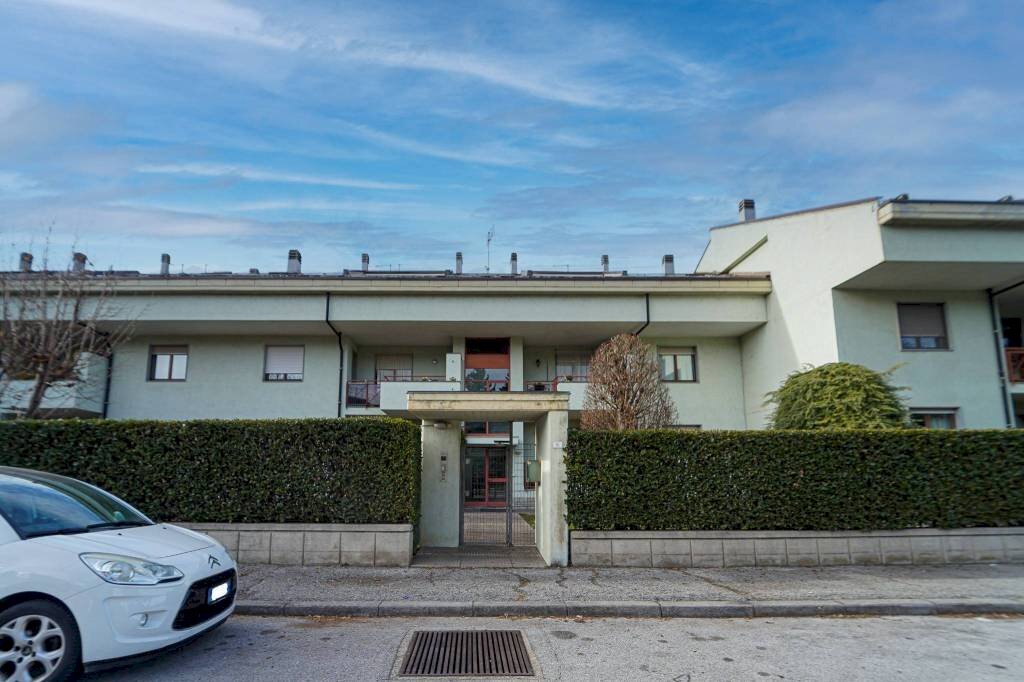 Facciata - Four-room apartment via Rocca de' Baldi, 6, hamlet Madonna Delle Grazie, Cuneo - photo 2