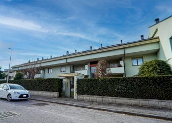 Facciata - Quadrilocale via Rocca de' Baldi, 6, frazione Madonna Delle Grazie, Cuneo - foto 1
