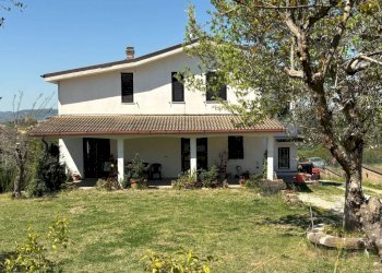 Facciata - Villa via dell'Arci, 23, Fara in Sabina - photo 1