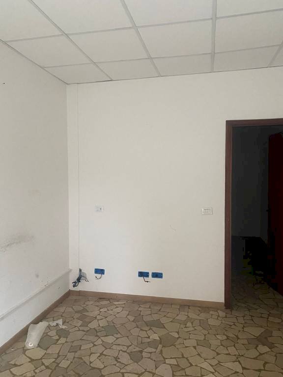 Stanza non arredata - Shop via Sebastiano Serlio, 30, Bologna (neighborhood Bolognina) - photo 2