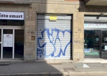 Facciata - Negozio via Sebastiano Serlio, 30, Bologna (zona Bolognina) - foto 1