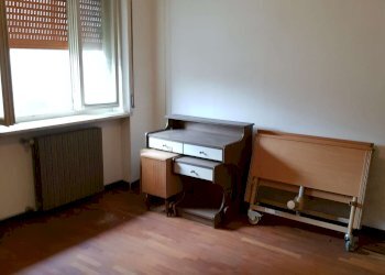 camera matrimoniale piano terra - Casa indipendente piazza Aldo Moro, Bagnolo Cremasco - foto 12
