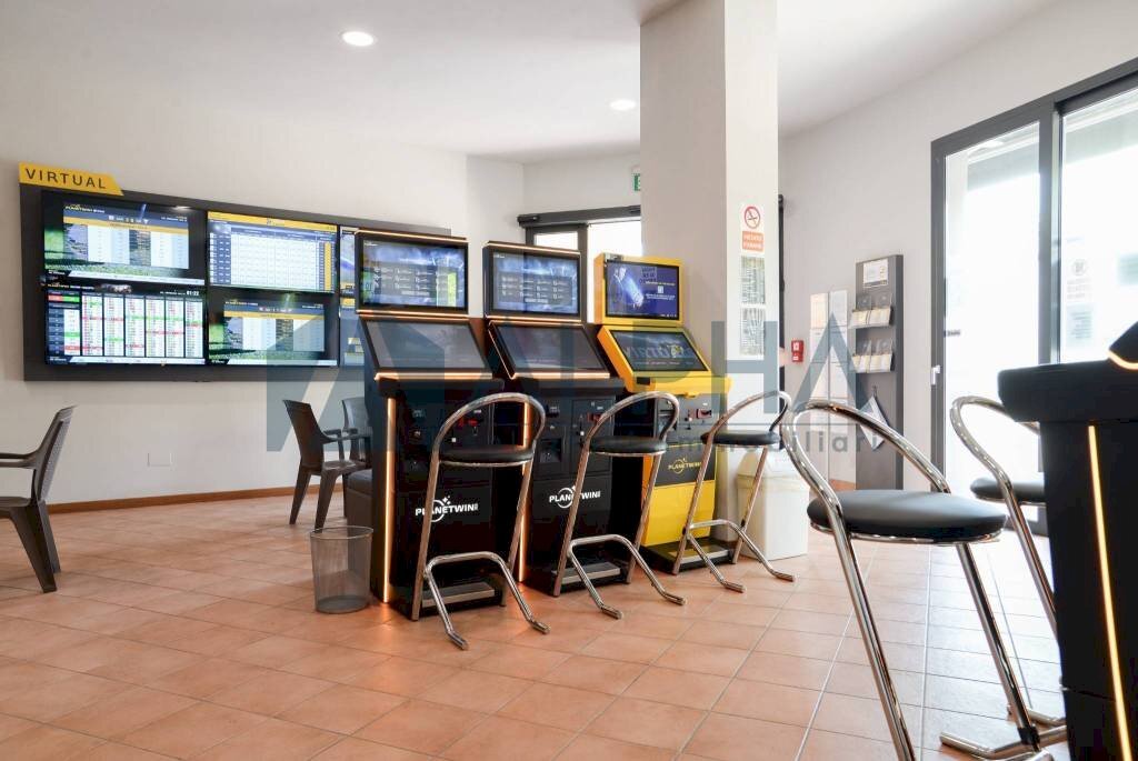 Interno non residenziale - Commercial Activity via Alfredo Panzini, Bellaria-Igea Marina - photo 1