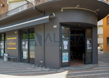 Facciata - Attività Commerciale via Alfredo Panzini, Bellaria-Igea Marina - foto 19