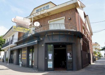 Facciata - Attività Commerciale via Alfredo Panzini, Bellaria-Igea Marina - foto 21