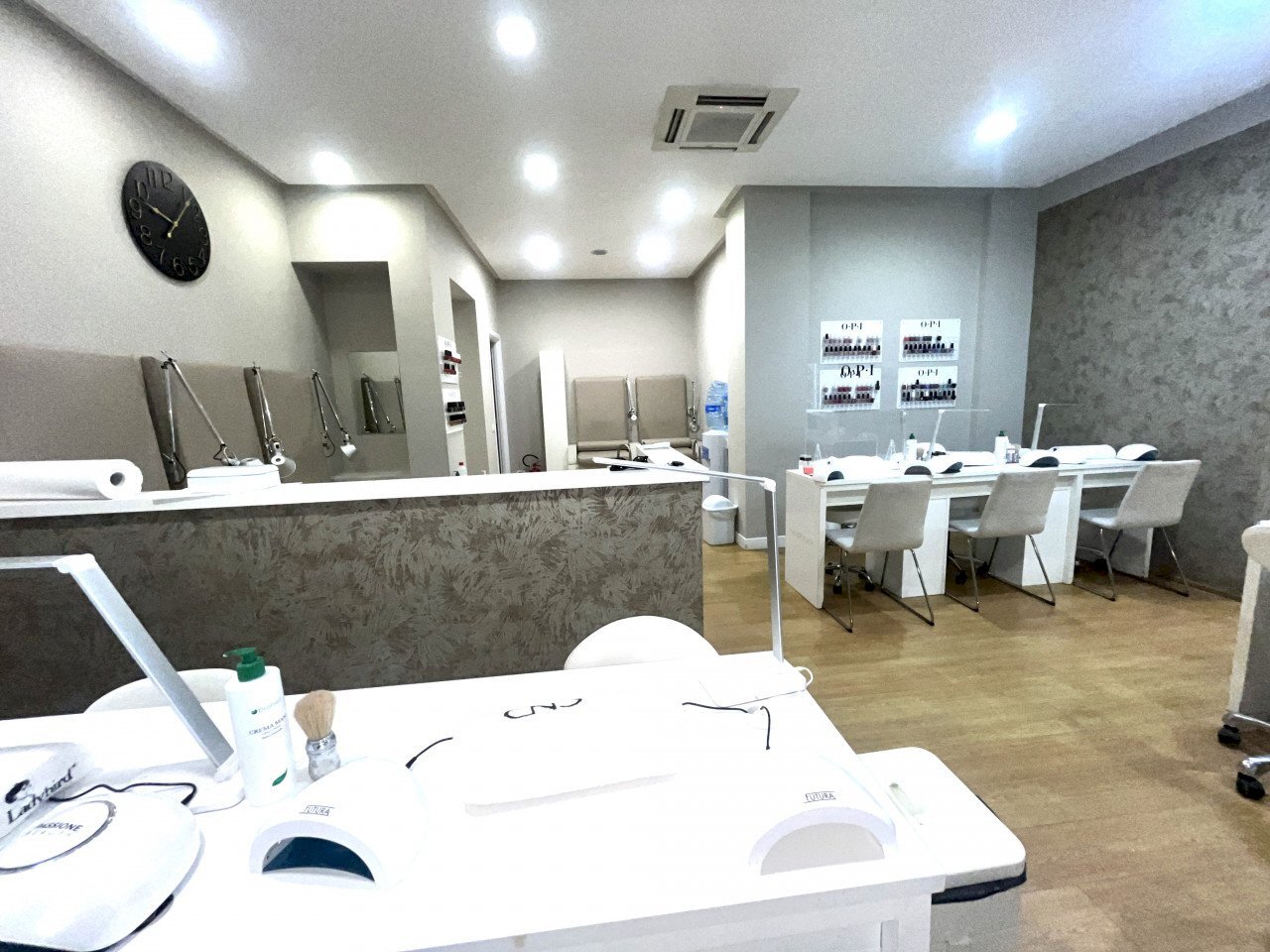 Shop Via degli Orti della Farnesina, Roma - photo 3