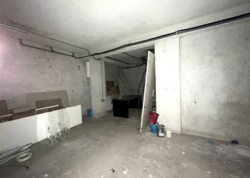 Shop Via degli Orti della Farnesina, Roma - photo 17