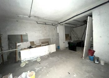 Shop Via degli Orti della Farnesina, Roma - photo 19