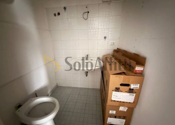 WhatsApp Image 2026-01-28 at 15.04.34.jpeg - Locale Commerciale via Colombo 24, Caserta - foto 14