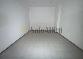 WhatsApp Image 2026-01-28 at 15.04.36 (2).jpeg - Locale Commerciale via Colombo 24, Caserta - foto 19