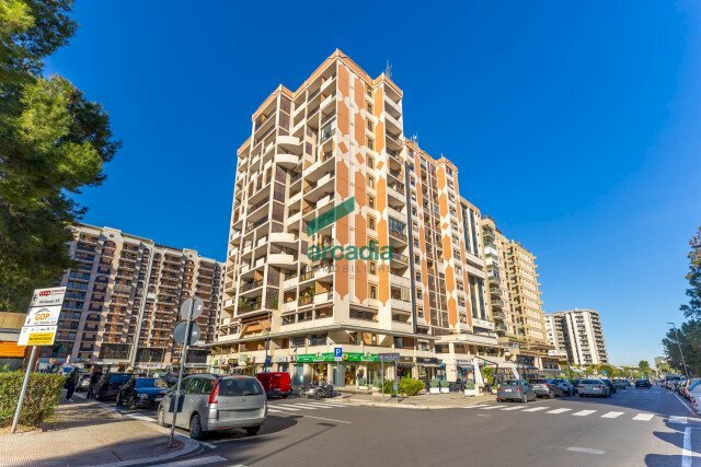 facciata - Office Via Camillo Rosalba  49, Bari (neighborhood Poggiofranco) - photo 1