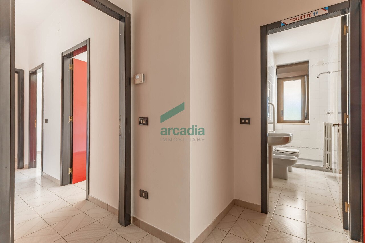 dettagli - Office Via Camillo Rosalba 49, Bari (neighborhood Poggiofranco) - photo 2