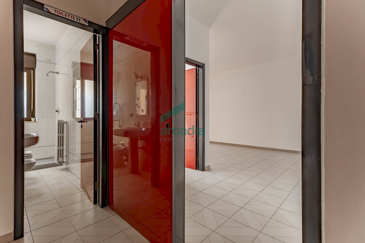 dettagli - Office Via Camillo Rosalba 49, Bari (neighborhood Poggiofranco) - photo 3