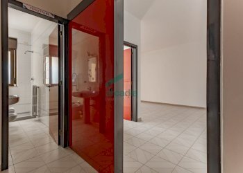 dettagli - Ufficio Via Camillo Rosalba  49, Bari (zona Poggiofranco) - foto 3