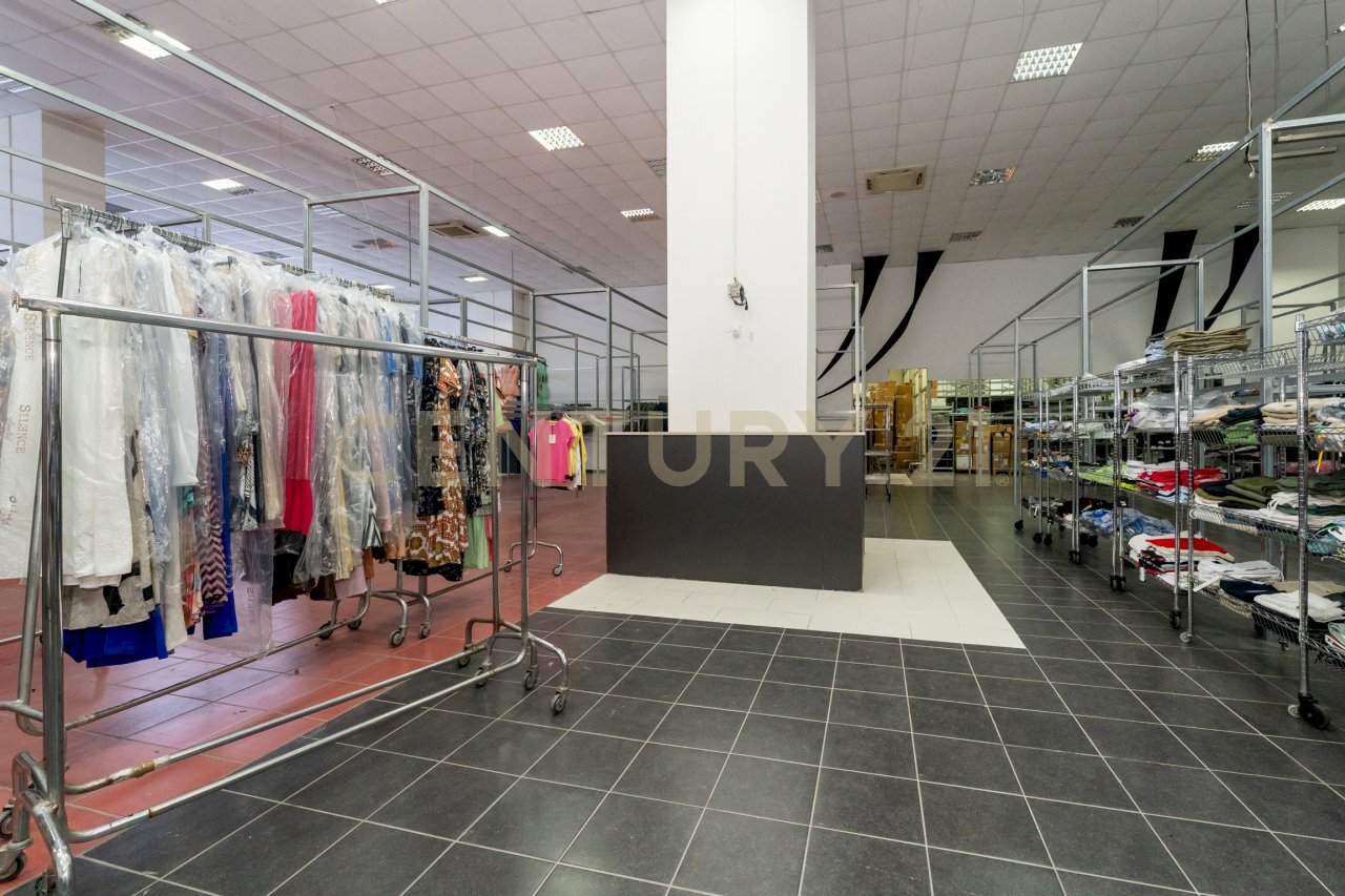 Deposito Misterbianco (18).jpg - Clothing - Underwear Viale del Commercio, Misterbianco - photo 2