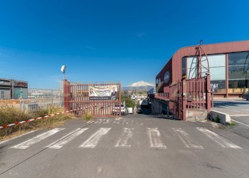 Deposito Misterbianco (1).jpg - Centro commerciale Viale del Commercio, Misterbianco - foto 11