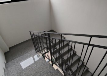 scala accesso area uffici - Locale Commerciale via campo sportivo, Pianello Val Tidone - foto 13