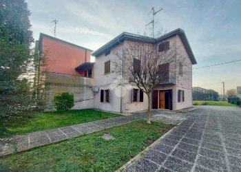 Terraced Villa Via Roma, Rolo - photo 1