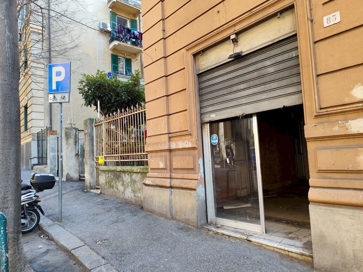 Locale Commerciale via g.b. D'Albertis, Genova (zona San Fruttuoso) - foto 1