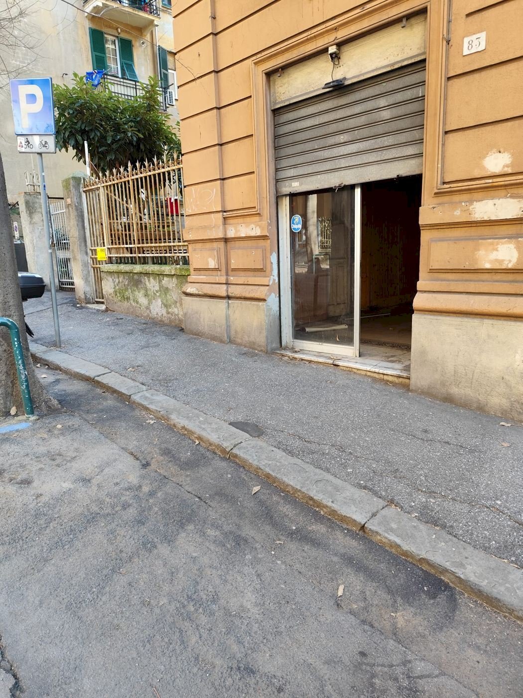 Locale Commerciale via g.b. D'Albertis, Genova (zona San Fruttuoso) - foto 2