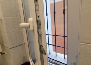 Monolocale piazzetta Jacopo da Varagine, Genova (zona Centro Storico) - foto 10