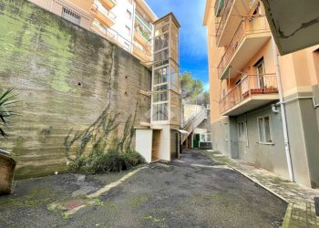 Quadrilocale Via Balestrazzi, Genova (zona Oregina) - foto 23