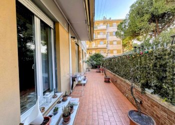 Quadrilocale Via Al Garbo, Genova (zona Rivarolo) - foto 1