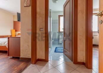 Hall / corridoio - Trilocale via Vittorio Veneto
 
5/b, Biandronno - foto 8