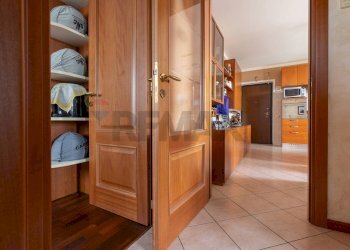 Hall / corridoio - Trilocale via Vittorio Veneto
 
5/b, Biandronno - foto 12