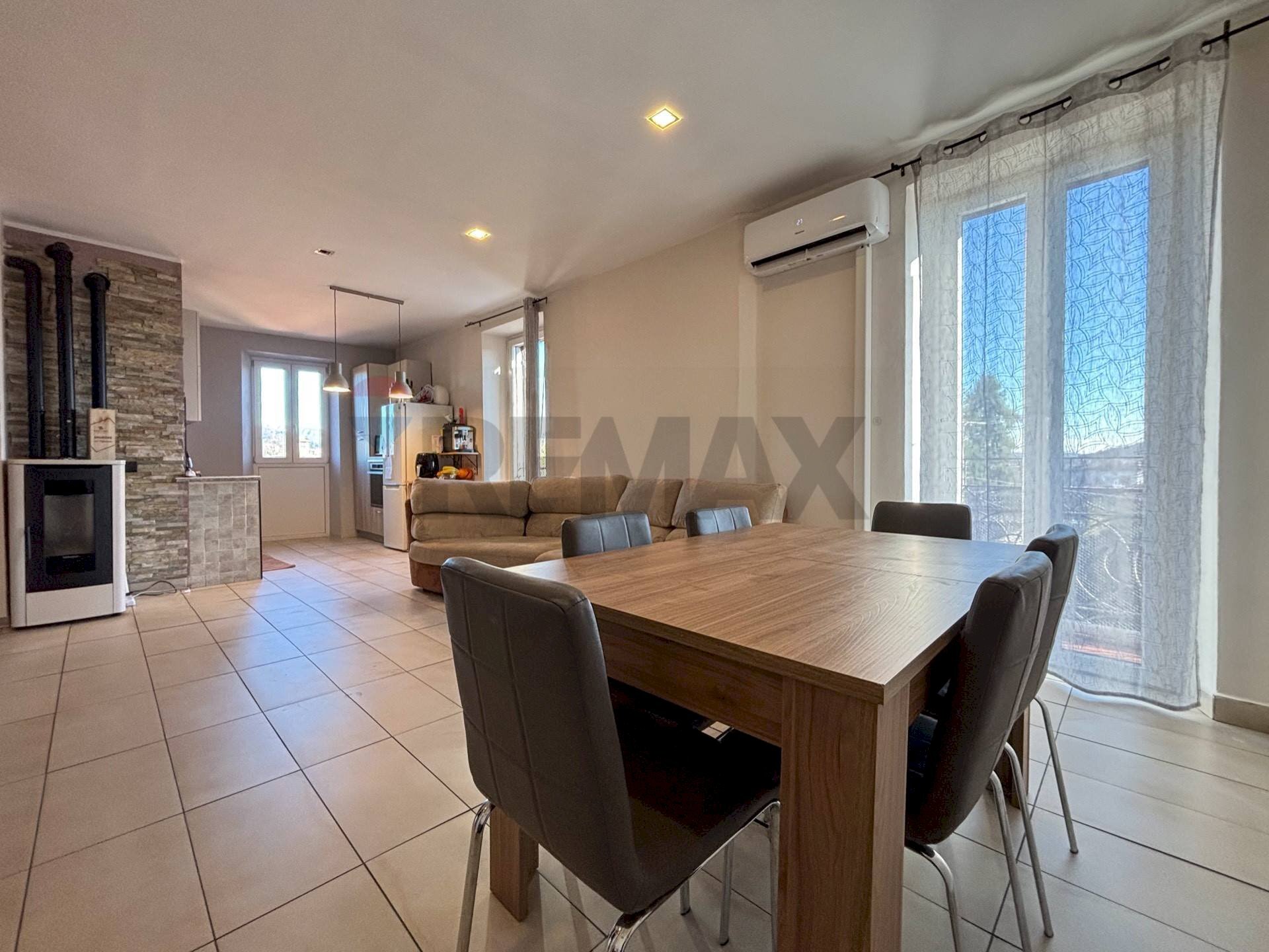 Sala da pranzo - Three-room apartment via G. Matteotti
 
83, Arcisate - photo 1