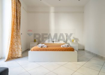 Camera con letto matrimoniale e divano letto due posti - Appartamento Vicolo dei Calzonai
 
13, Palermo - foto 7