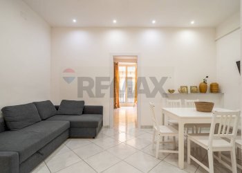 Ampio living con zona pranzo e divano letto due posti - Appartamento Vicolo dei Calzonai
 
13, Palermo - foto 9