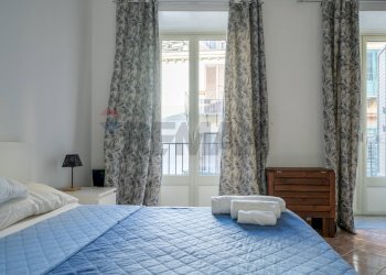Camera con letto matrimoniale e letto singolo - Appartamento Vicolo dei Calzonai
 
13, Palermo - foto 10