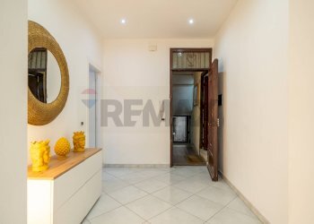 Sala d\'ingresso - Appartamento Vicolo dei Calzonai
 
13, Palermo - foto 18