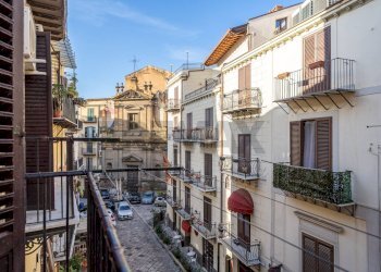 Balcone con vista su via Chiavettieri - Appartamento Vicolo dei Calzonai
 
13, Palermo - foto 21