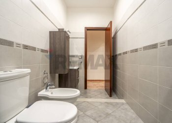 Bagno con doccia - Appartamento Vicolo dei Calzonai
 
13, Palermo - foto 36