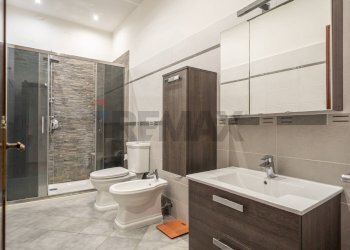 Bagno con doccia - Appartamento Vicolo dei Calzonai
 
13, Palermo - foto 38