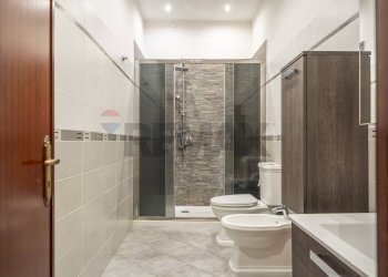 Bagno con doccia - Appartamento Vicolo dei Calzonai
 
13, Palermo - foto 39