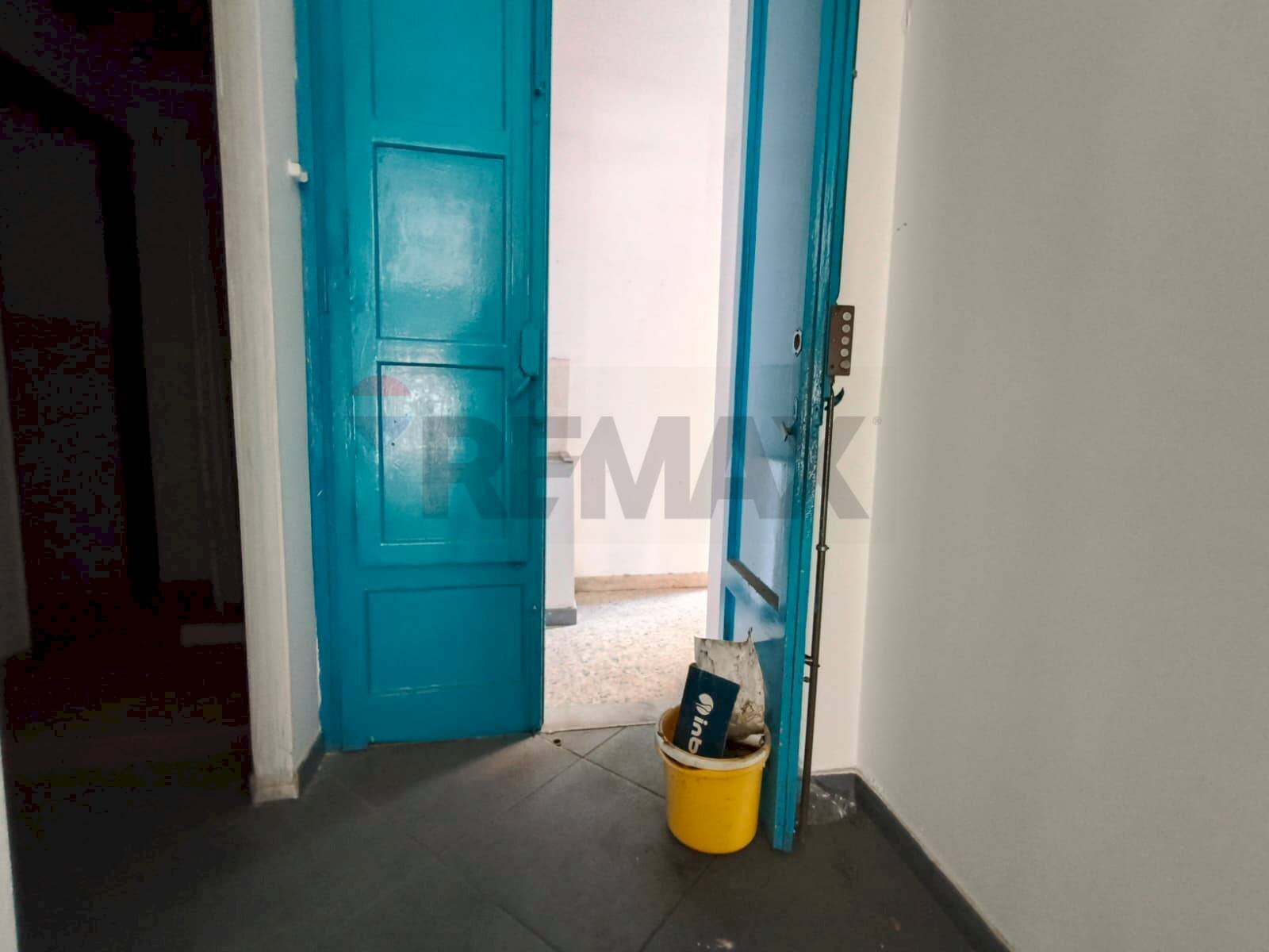 Hall / corridoio - Locale Commerciale Via Timoleone
 
82C, Catania - foto 3