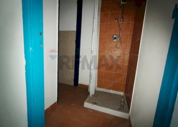Bagno - Locale Commerciale Via Timoleone
 
82C, Catania - foto 12