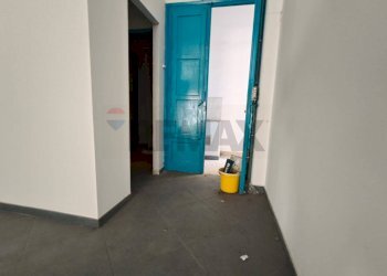 Hall / corridoio - Locale Commerciale Via Timoleone
 
82C, Catania - foto 23